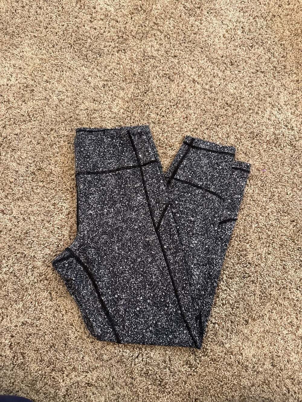 Lululemon Sole Training 7/8 Tight Daisy Dust Alpine White Black Size 8